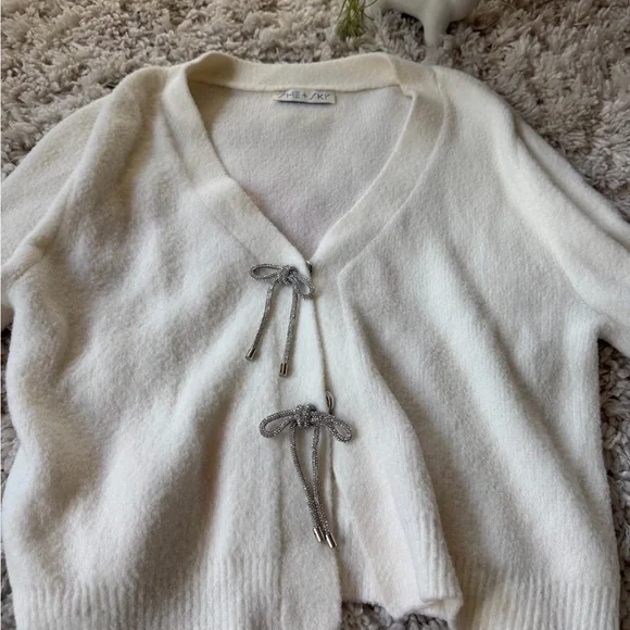 She + Sky Cream soft Cardigan with shiny beautiful Bow Accents - Picture 6 of 7
